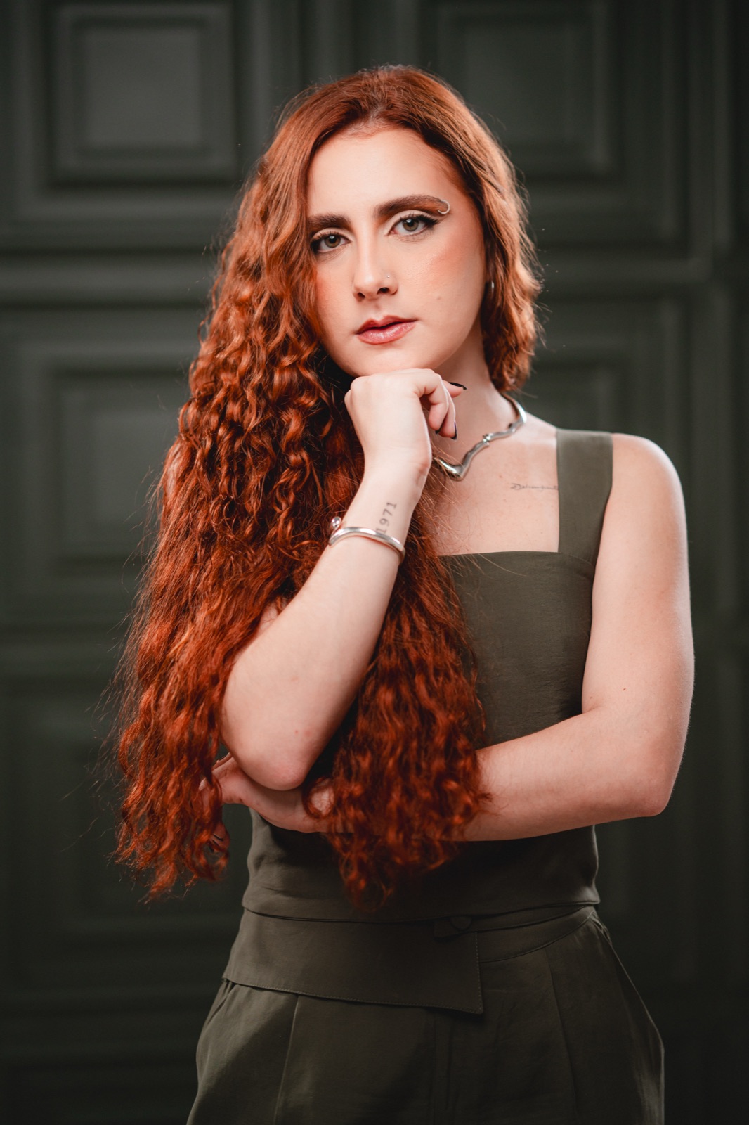 Dra. Camila Sabadini em retrato de estúdio